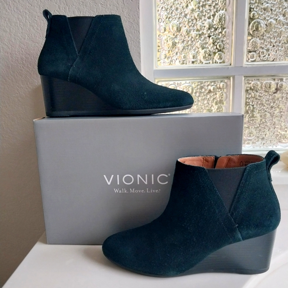 Vionic black suede booties